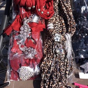 Jeweled scarf 🧣 comes with jewelry on it